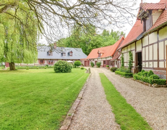 Deux maisons restaurées dans un ancien corps de ferme magnifiquement rénové