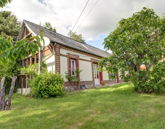 Maison de campagne à vendre à proximité de Dieppe dans village très calme avec gite en location saisonnière