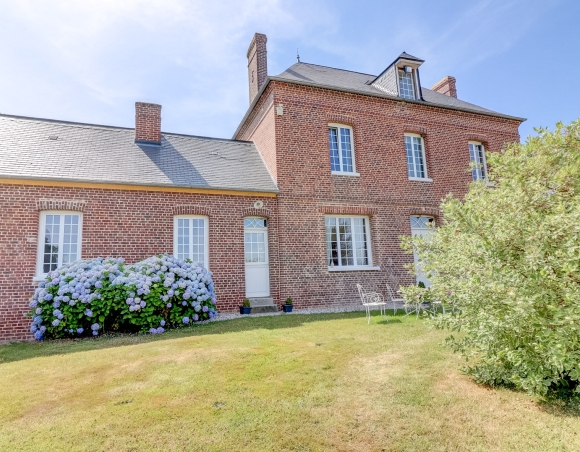 Belle maison de maître à vendre avec dépendances et prairies