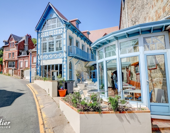 Immeuble face au port de Saint-Valéry-En-Caux