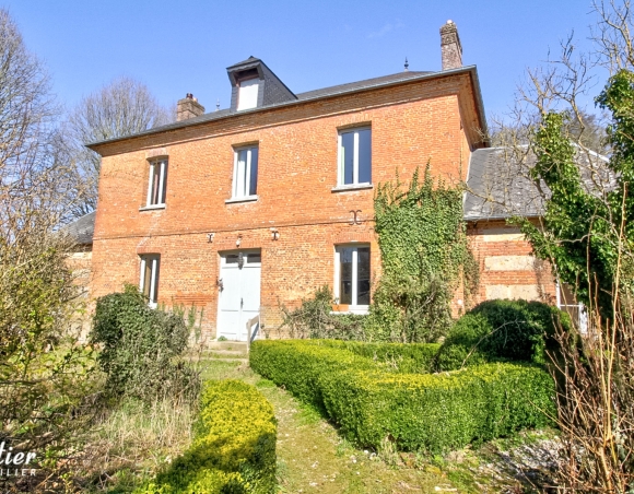 Ancien presbytère à vendre au Nord de Rouen dans la campagne Normande