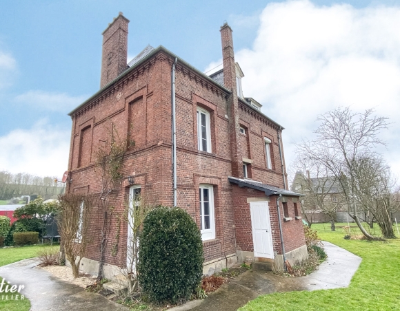 Maison en briques à vendre dans centre bourg. Idéale maison de famille