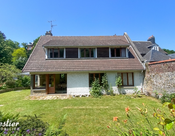 Agréable maison de 4 chambres avec jardin à vendre Dieppe quartier recherché