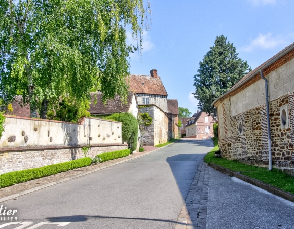 Manoir classé du XVe siècle en pan de bois à vendre à proximité de Beauvais