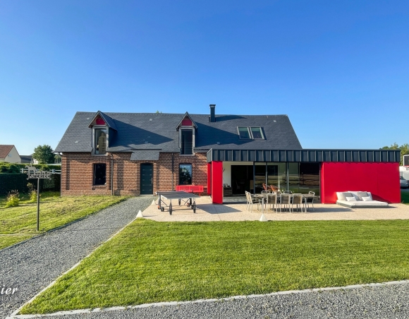 Une maison normande devenue Maison contemporaine à vendre proche de la côte d’Albâtre