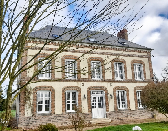 Belle maison de caractère avec dépendances et parc 15 000 m² 