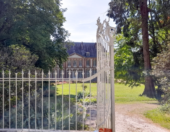 Château et dépendances à vendre à 25 Km de Rouen