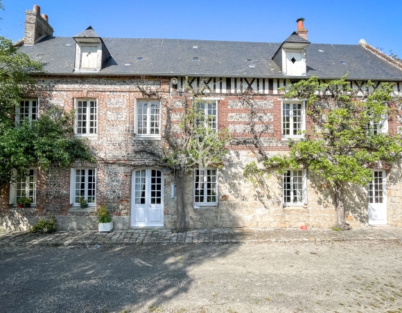Ancien corps de ferme du 18ème à vendre à proximité de la côte