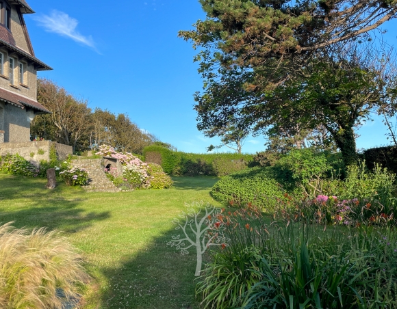 Un appartement à vendre dans une sublime villa des années 30, vue mer
