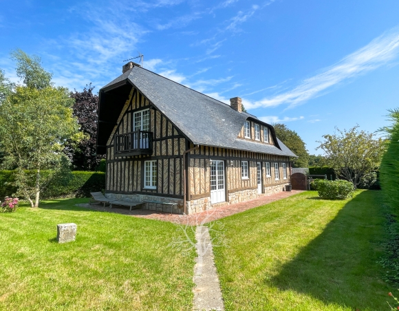 Maison de style néo-normand à vendre avec beau jardin au coeur de Saint-Valéry-en-Caux à 15 mn à pied de la plage