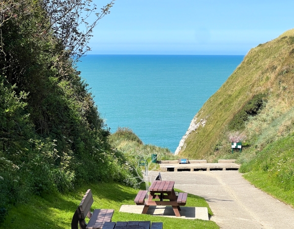 Longère à seulement 200 mètres de la plage, nichée dans une valleuse prisée