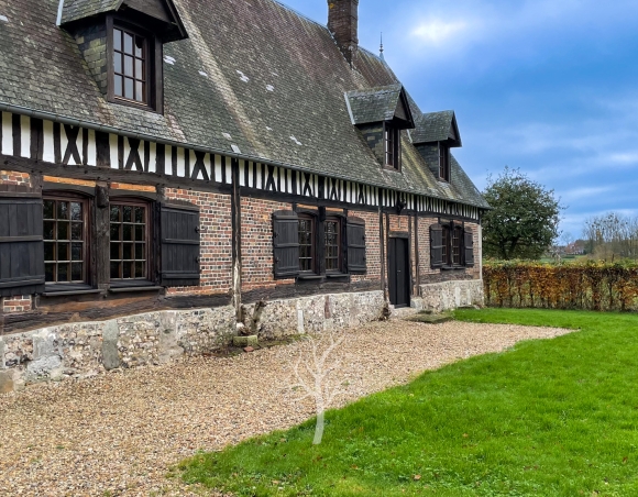 Maison normande à vendre avec dépendances et prairies en Pays de Caux