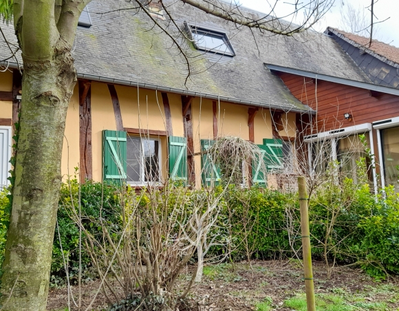 Propriété de caractère au calme près des Grandes-Ventes