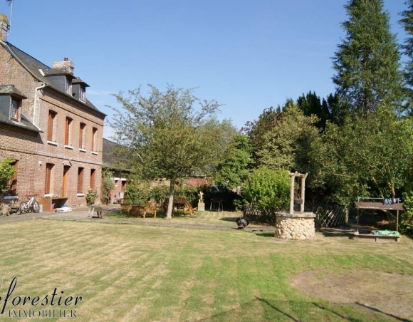 Ancien corps de ferme dans bourg tous commerces Neufchâtel en Bray  4842
