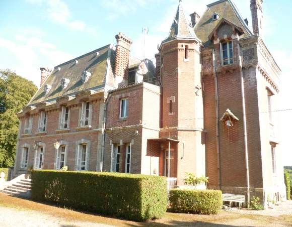 Vendu Château XIXème Deux dépendances Prairies en Normandie 4804