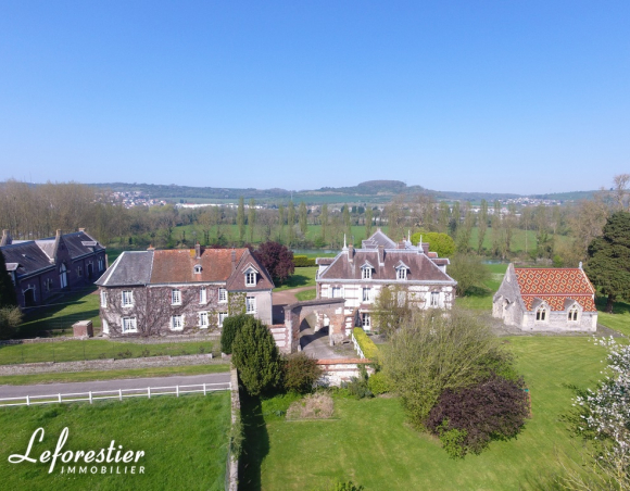 Domaine équestre avec de nombreuses dépendances rivière et prairies à l'orée de la Baie de Somme