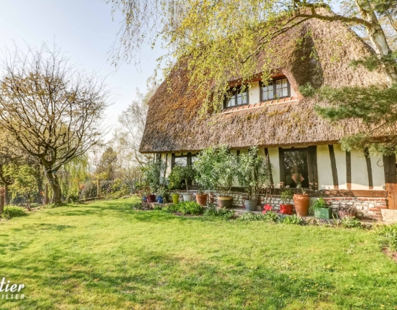 Chaumière dans les boucles de la Seine entre Rouen et Le Havre.