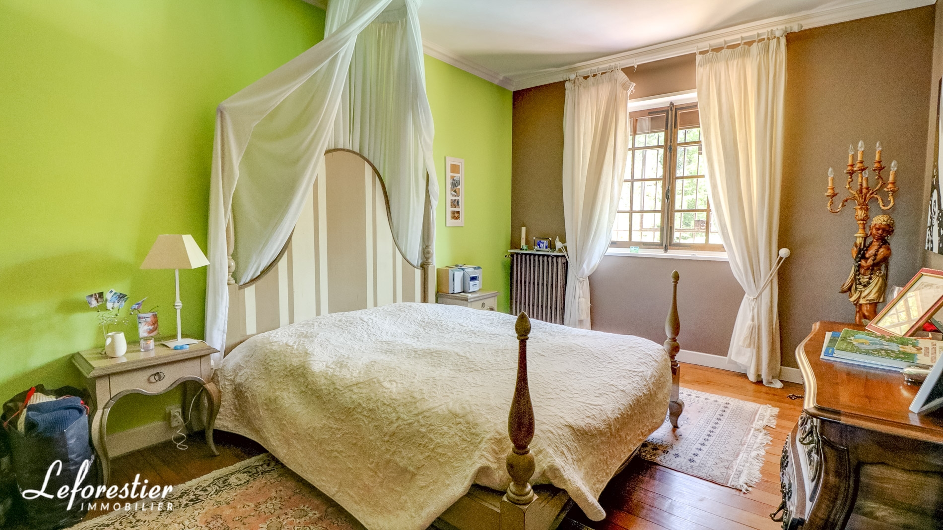 Demeure de style anglo-normand avec piscine