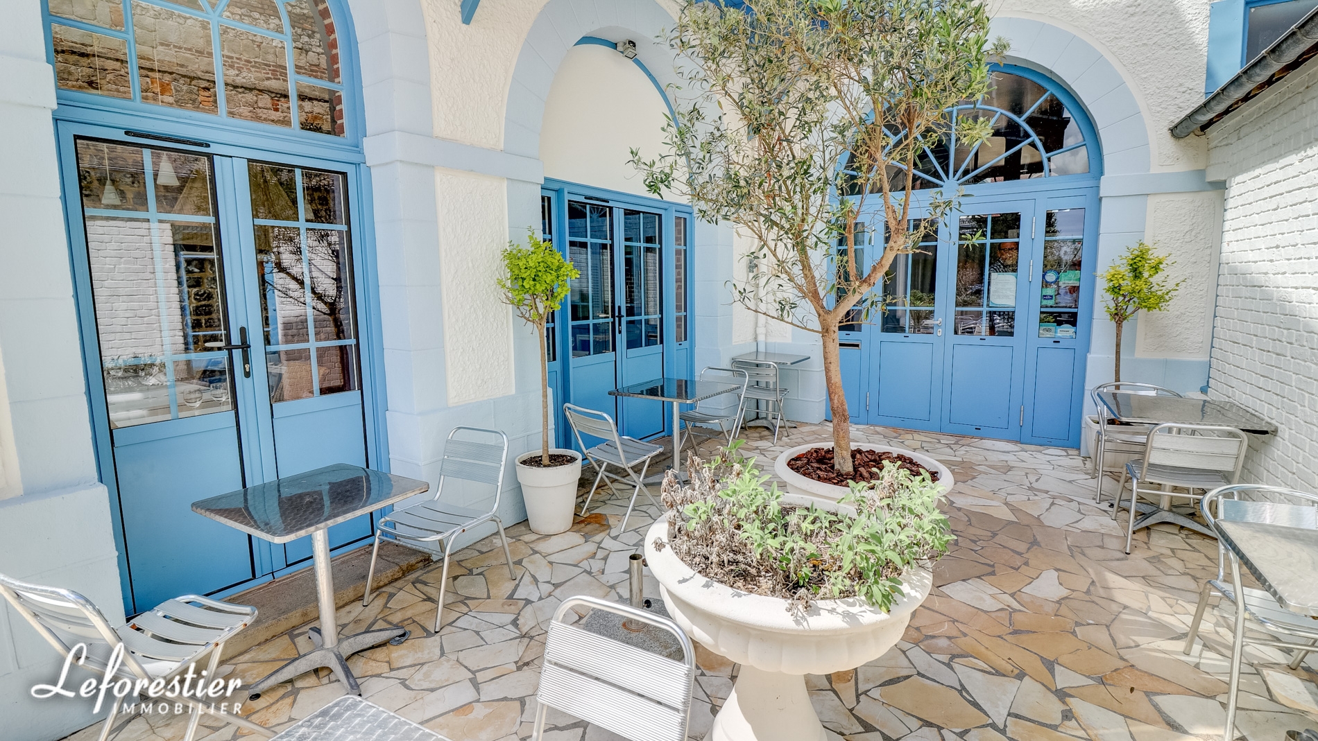 Immeuble face au port de Saint-Valéry-En-Caux