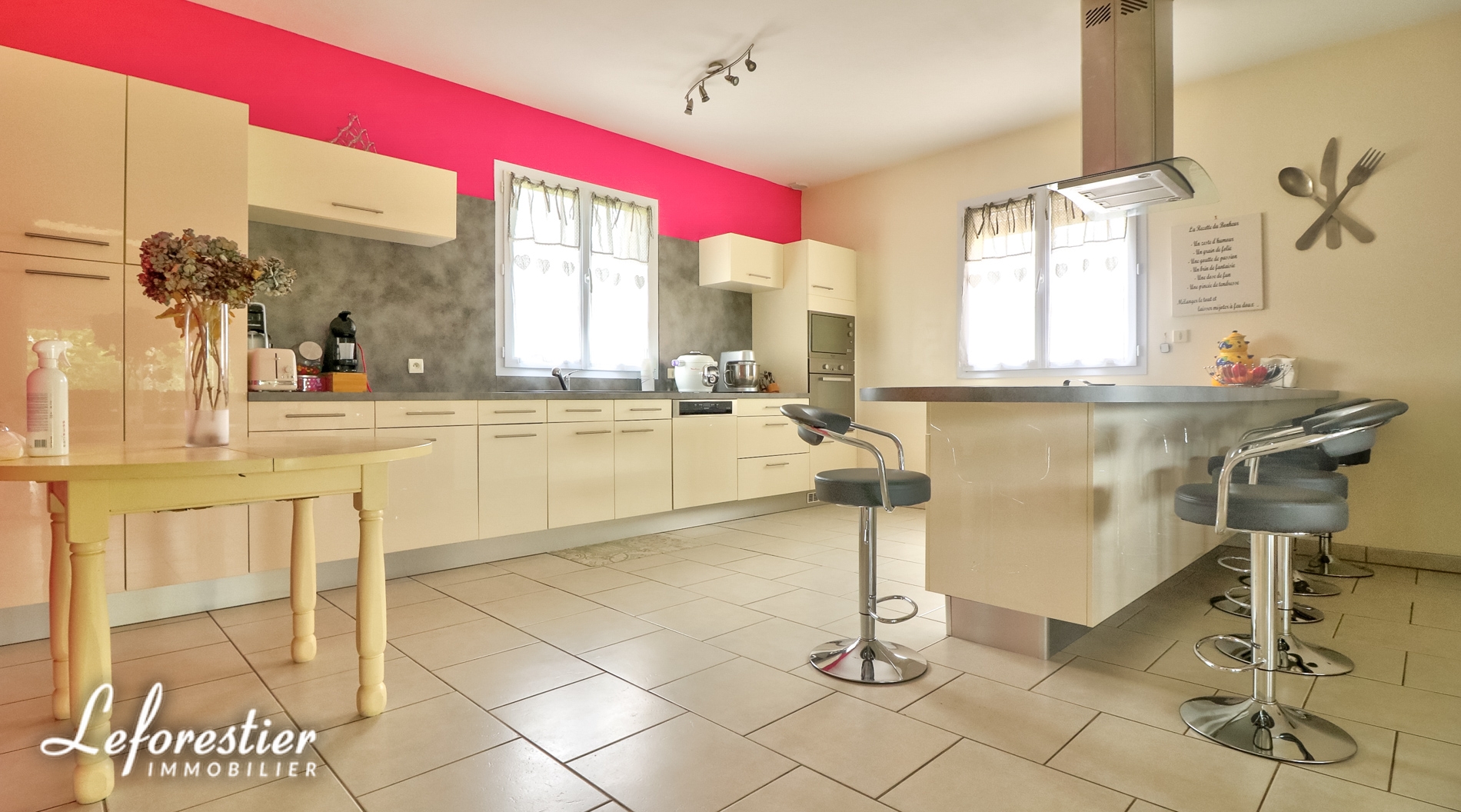 Maison contemporaine à vendre proche de Tôtes avec 1ha de terrain