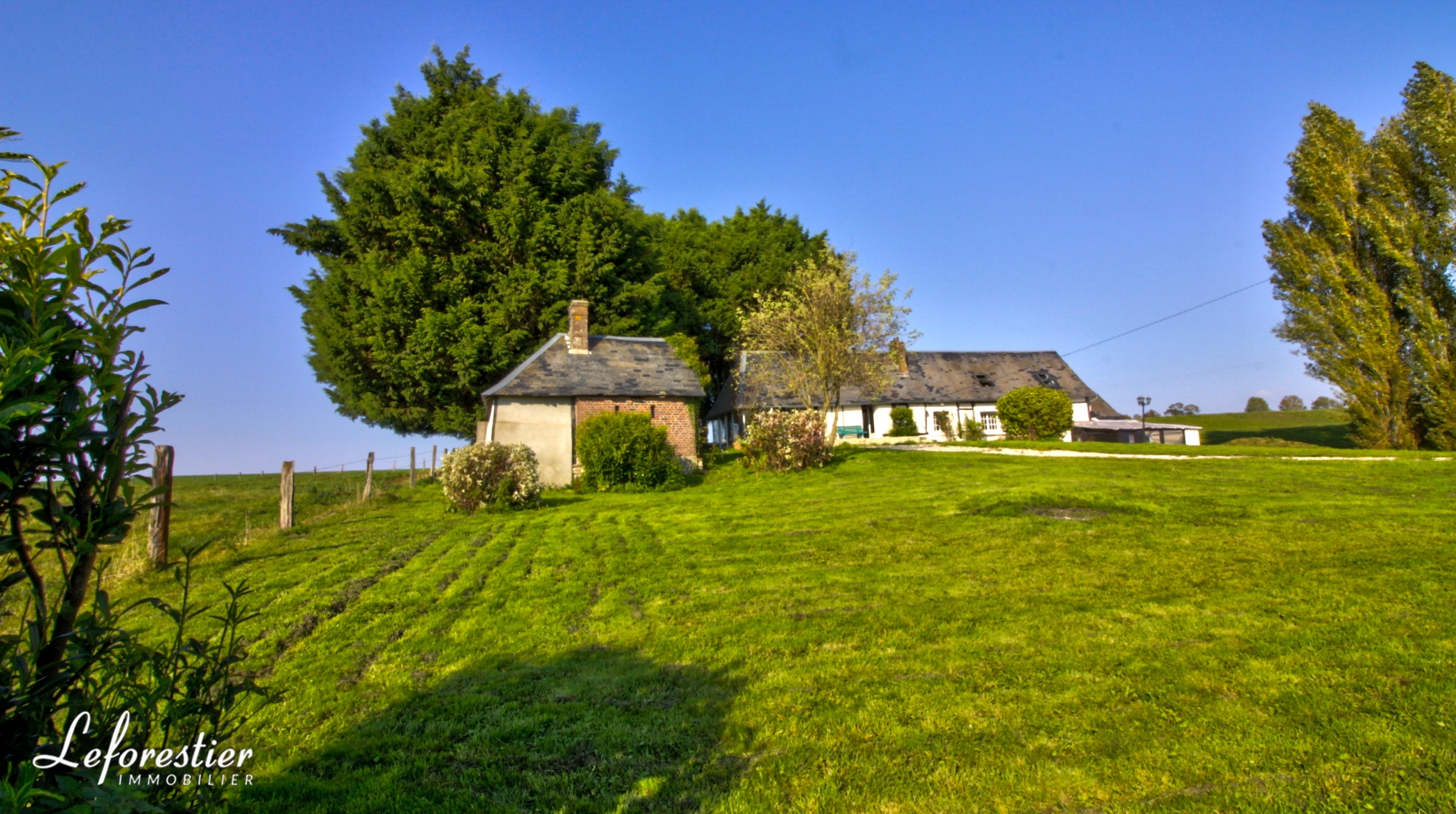 Maison de charme à vendre proche Lyons-La-Forêt 100 km de Paris