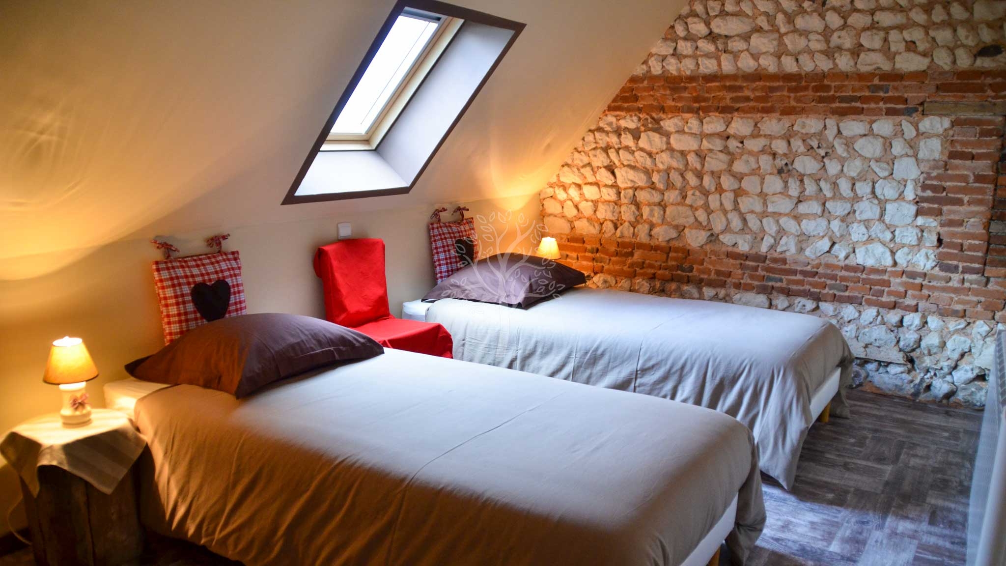 Demeure de caractère à vendre. Magnifique clos masure préservé avec gîtes