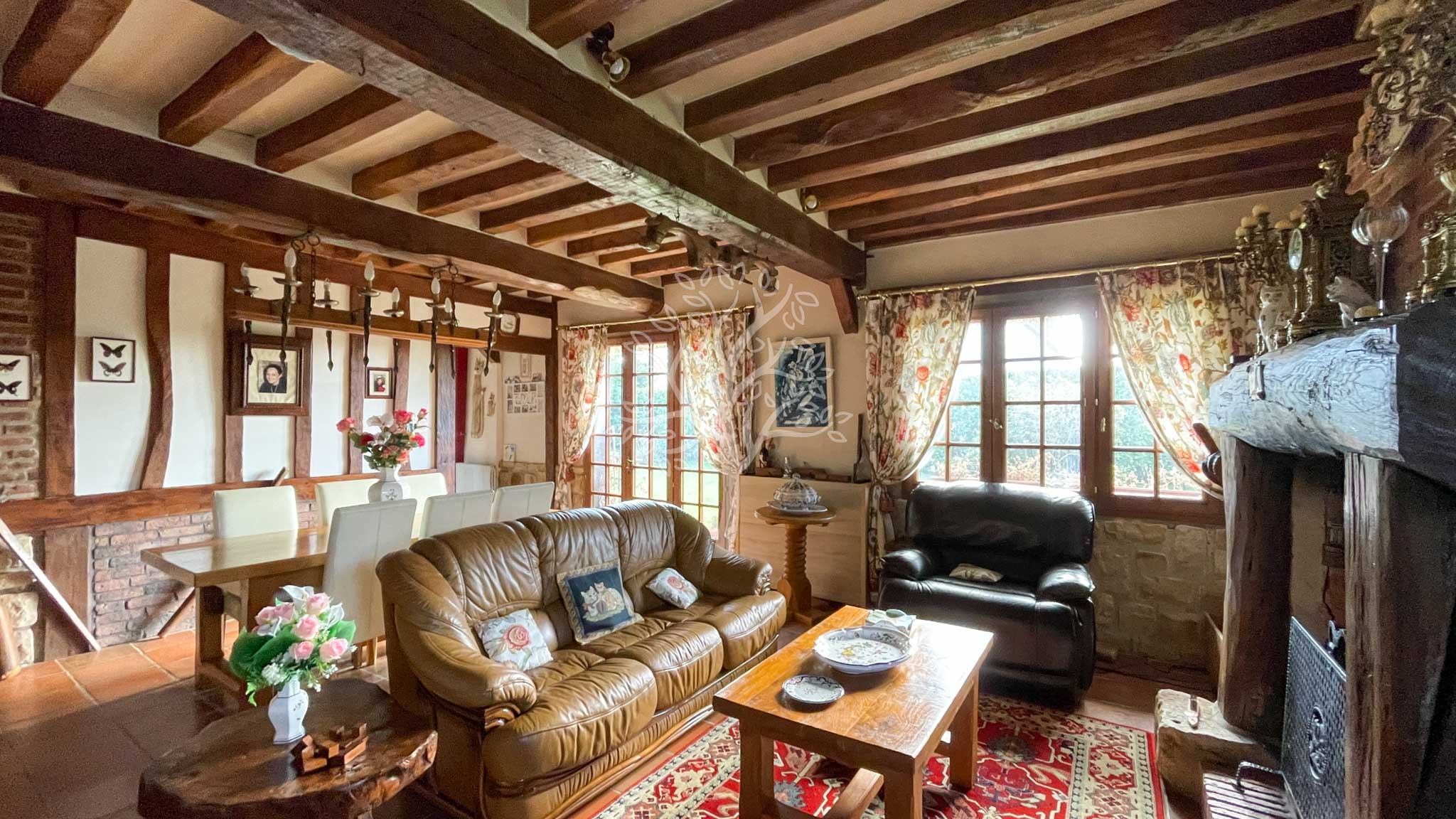 Une charmante maison au toit de chaume sur la côte Normande