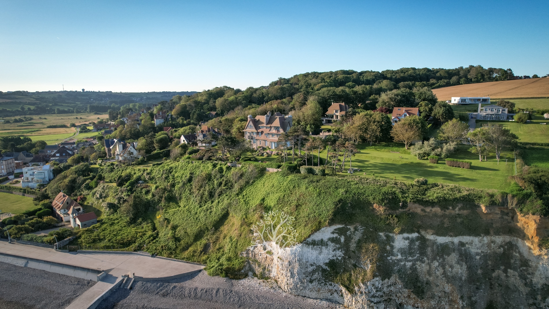 Un appartement à vendre dans une sublime villa des années 30, vue mer