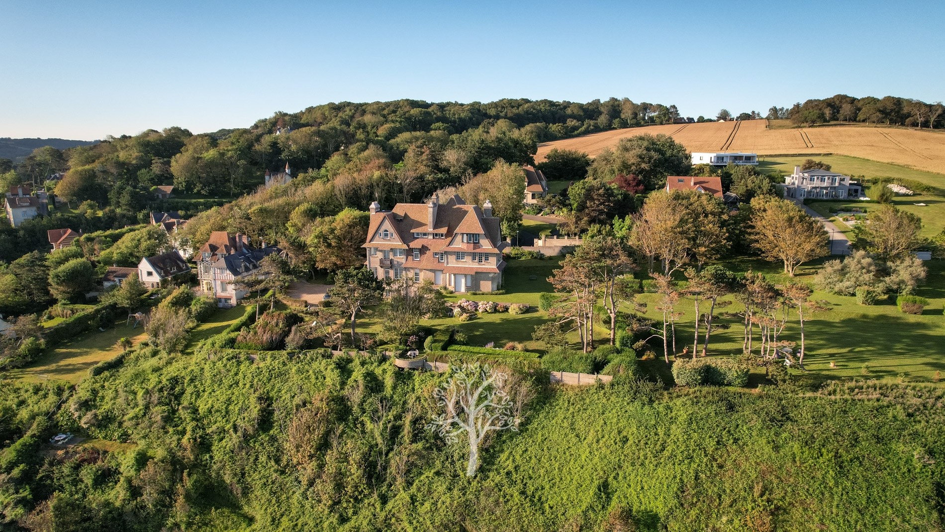 Un appartement à vendre dans une sublime villa des années 30, vue mer