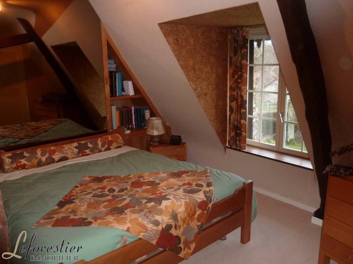 Maison de caractère avec bois et rivière  quatre chambres à vendre en Normandie 4833