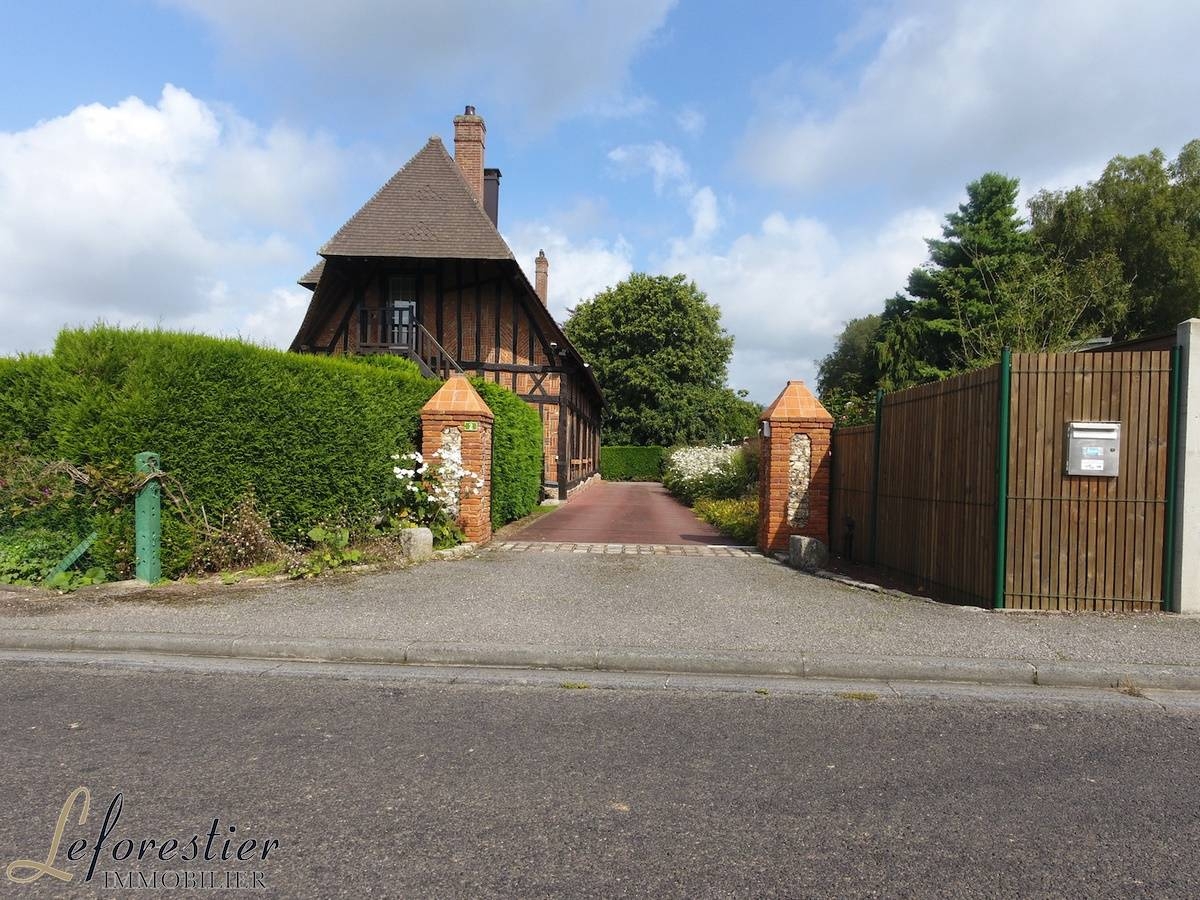 Maison de caractère avec bois et rivière  quatre chambres à vendre en Normandie 4833