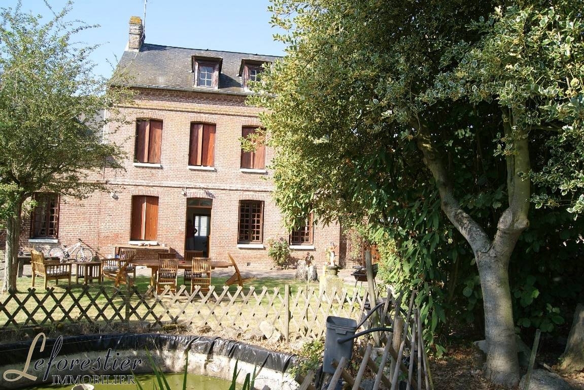 Ancien corps de ferme dans bourg tous commerces Neufchâtel en Bray  4842