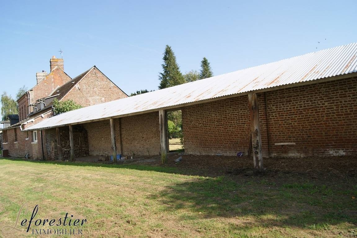 Ancien corps de ferme dans bourg tous commerces Neufchâtel en Bray  4842