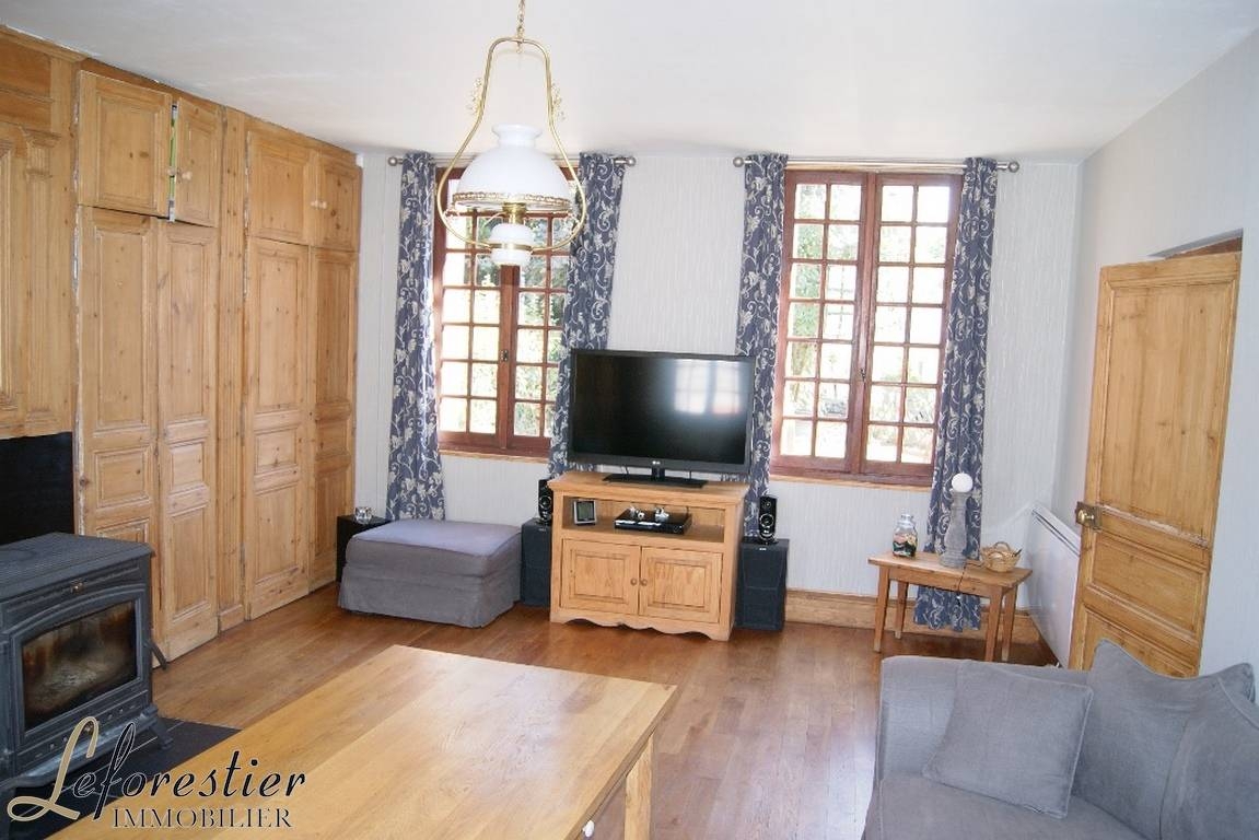 Ancien corps de ferme dans bourg tous commerces Neufchâtel en Bray  4842