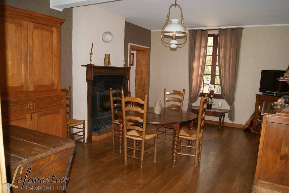 Ancien corps de ferme dans bourg tous commerces Neufchâtel en Bray  4842