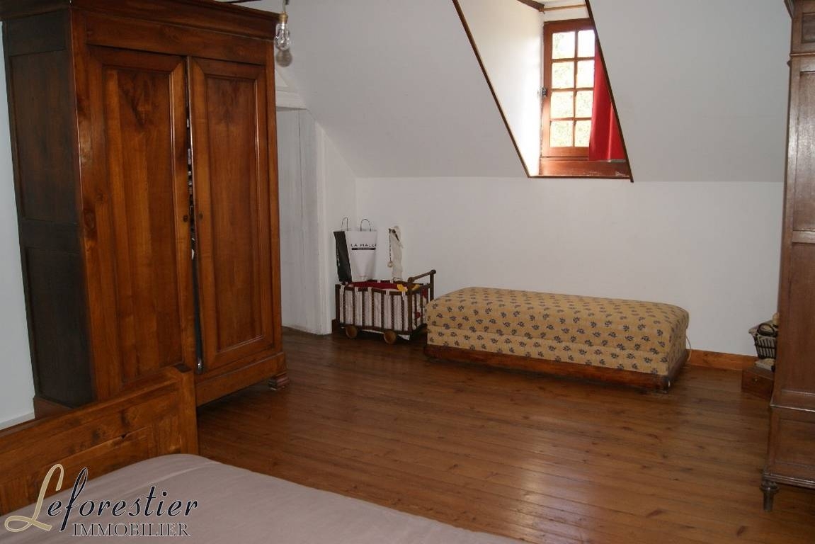 Ancien corps de ferme dans bourg tous commerces Neufchâtel en Bray  4842