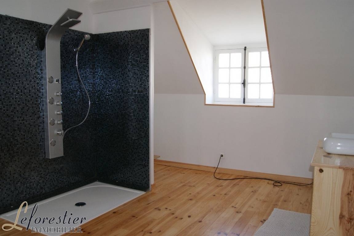 Ancien corps de ferme dans bourg tous commerces Neufchâtel en Bray  4842