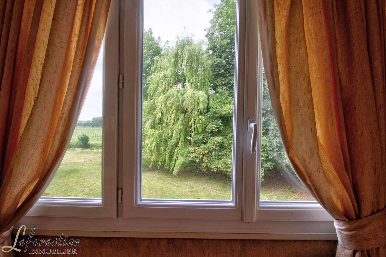 Maison de maître avec ses élégantes dépendances de 290 m2 Situation et localisation privilégiées Achat en Normandie 4894