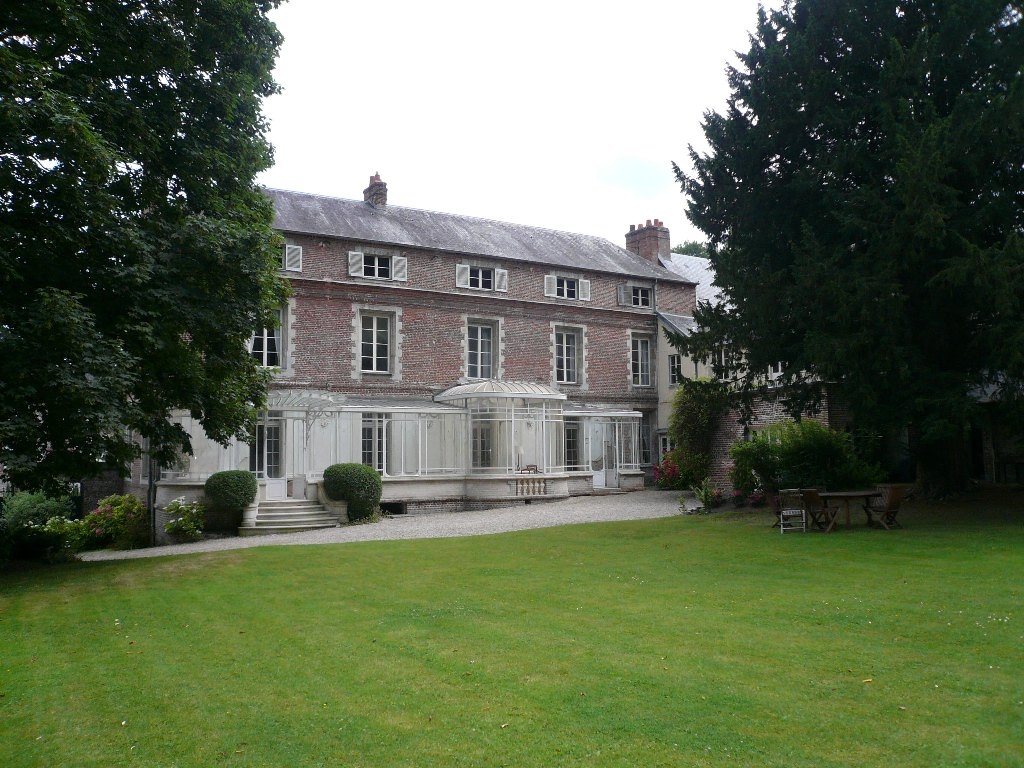 Maison de Maître dans bourg tous commerces 76 Dieppe