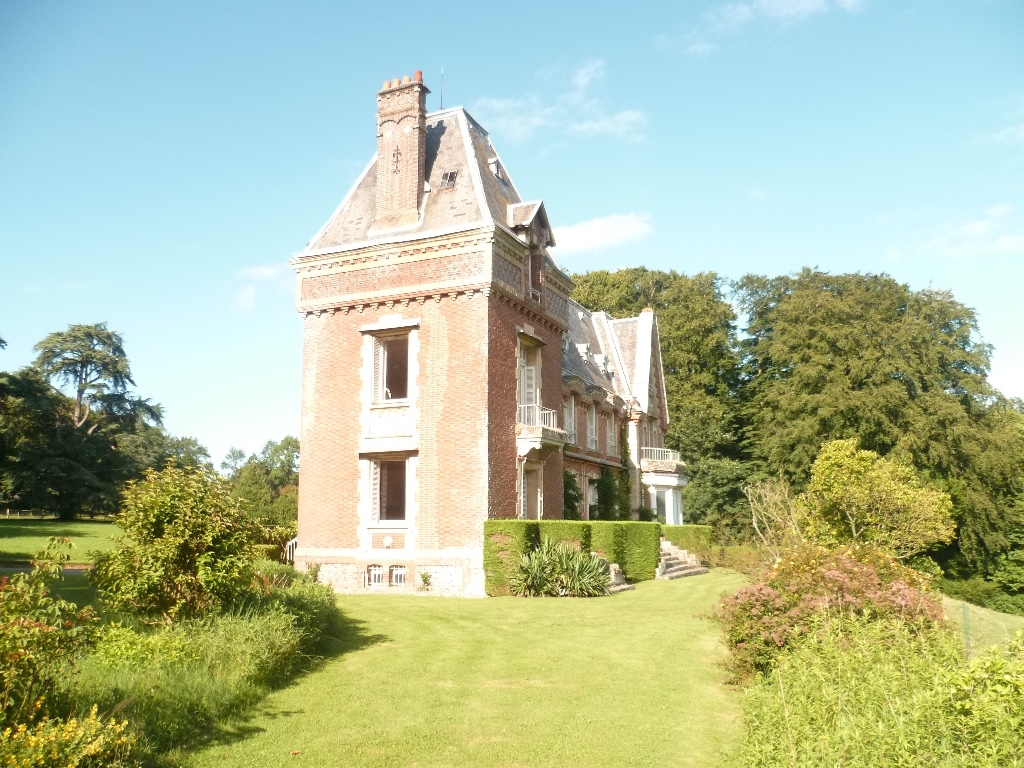 Vendu Château XIXème Deux dépendances Prairies en Normandie 4804