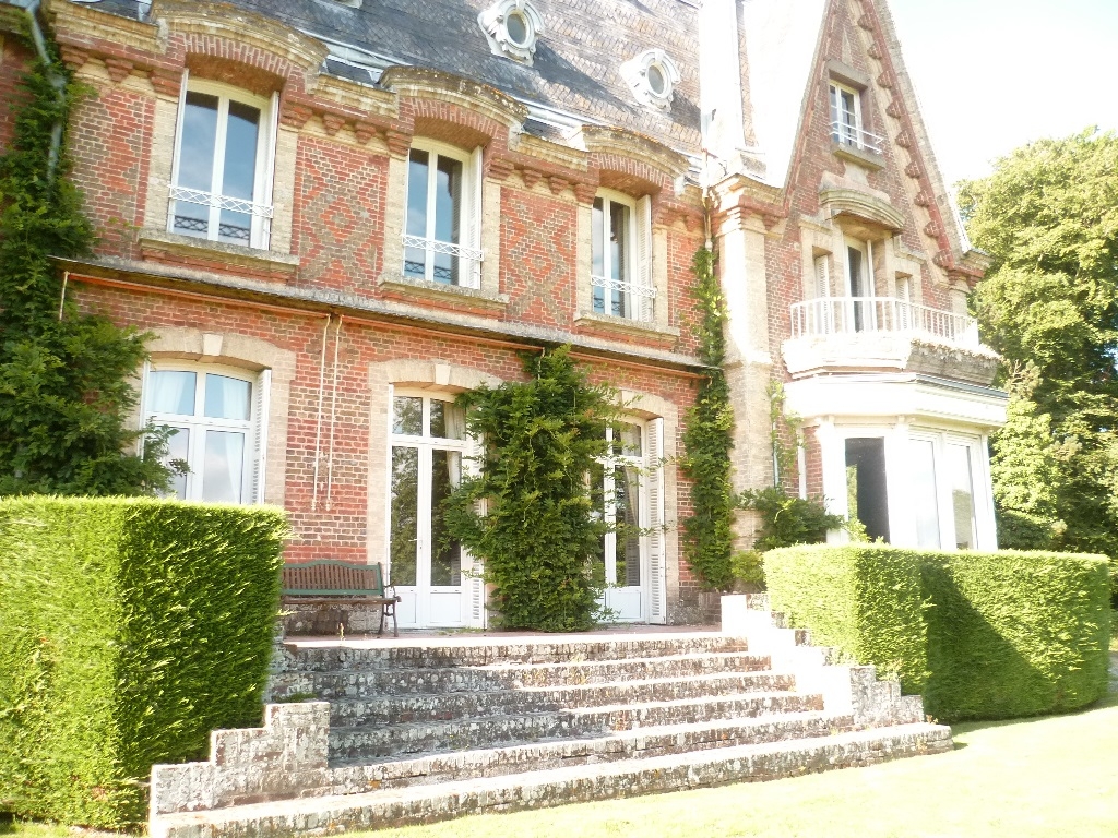 Vendu Château XIXème Deux dépendances Prairies en Normandie 4804
