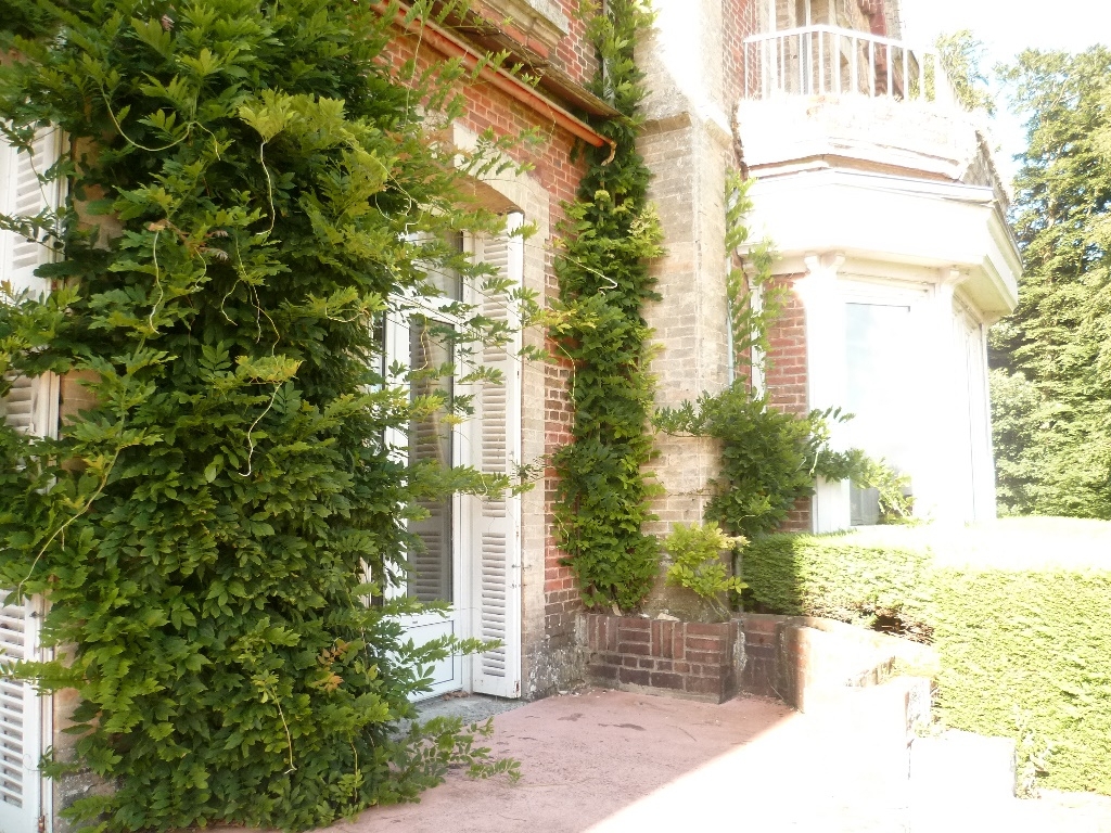 Vendu Château XIXème Deux dépendances Prairies en Normandie 4804