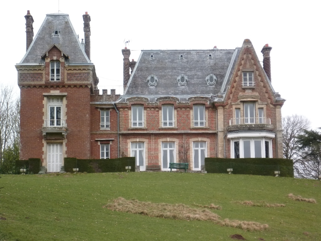 Vendu Château XIXème Deux dépendances Prairies en Normandie 4804