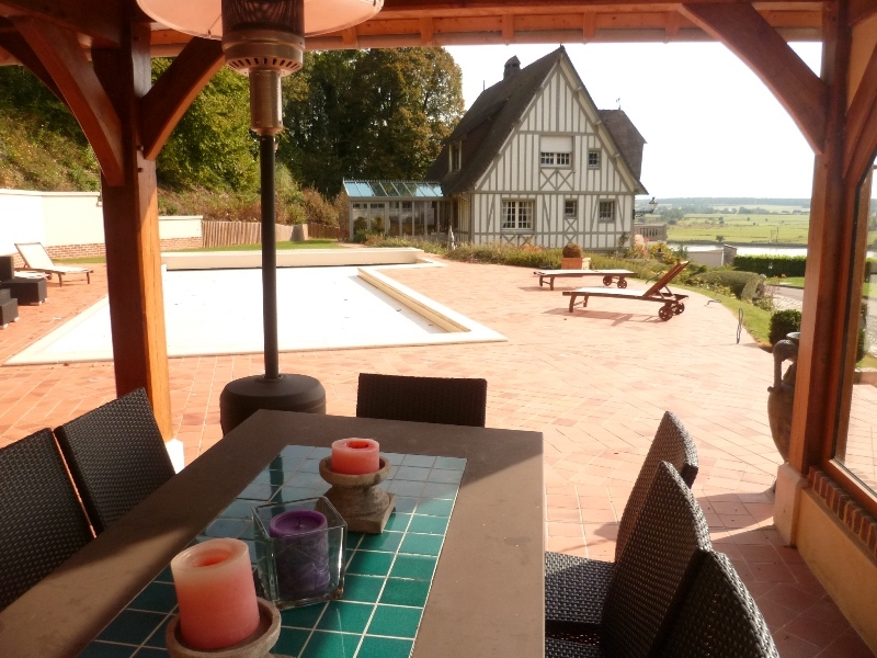 Propriété de caractère Piscine Dépendances à Villequier