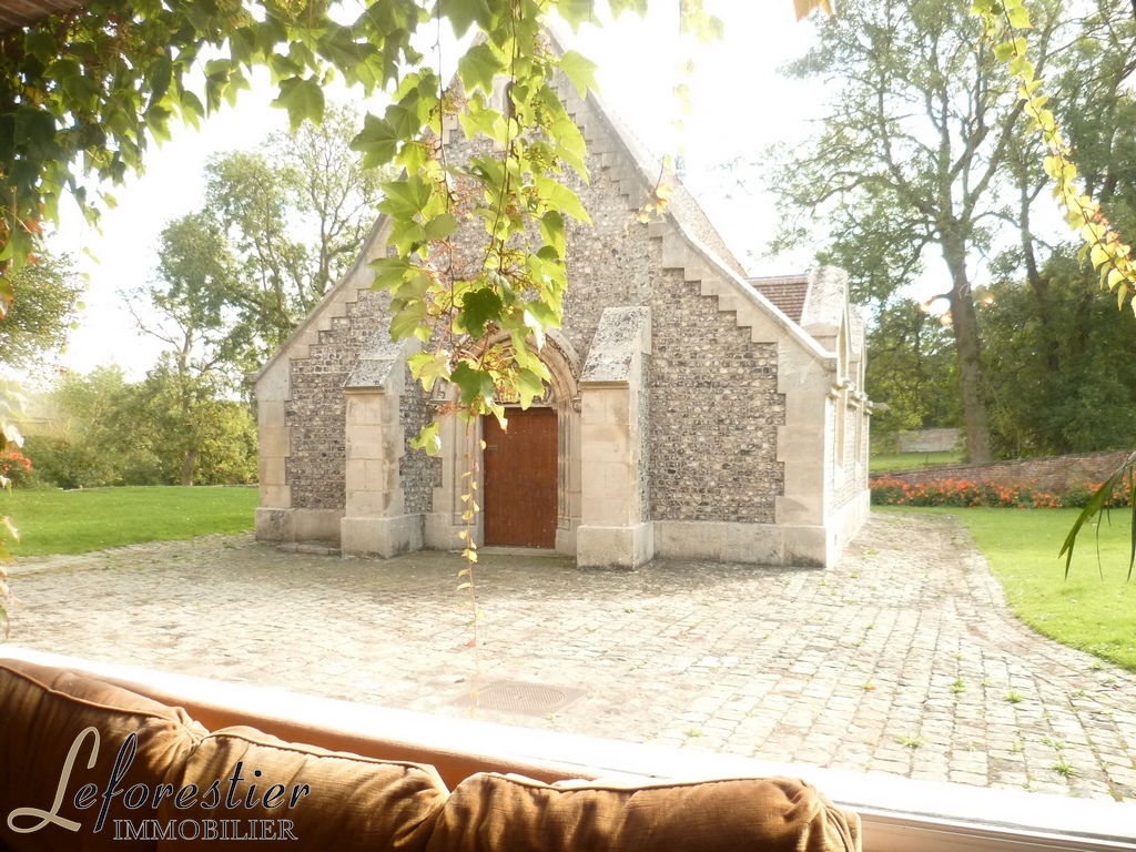 Domaine équestre avec de nombreuses dépendances rivière et prairies à l'orée de la Baie de Somme