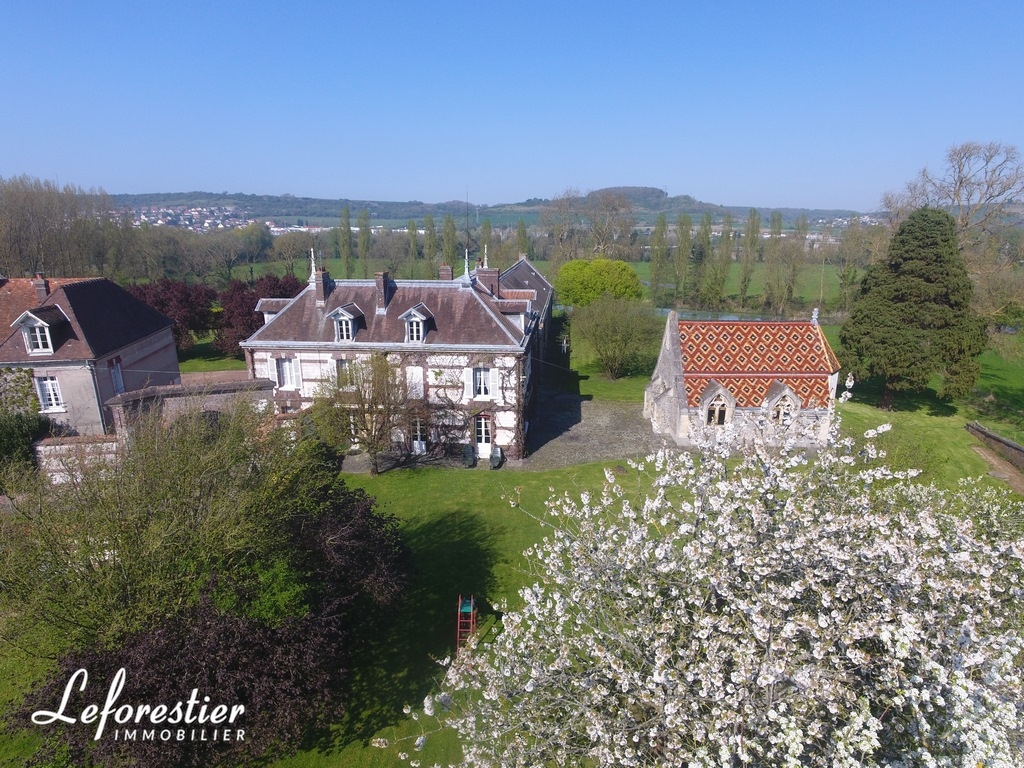 Domaine équestre avec de nombreuses dépendances rivière et prairies à l'orée de la Baie de Somme