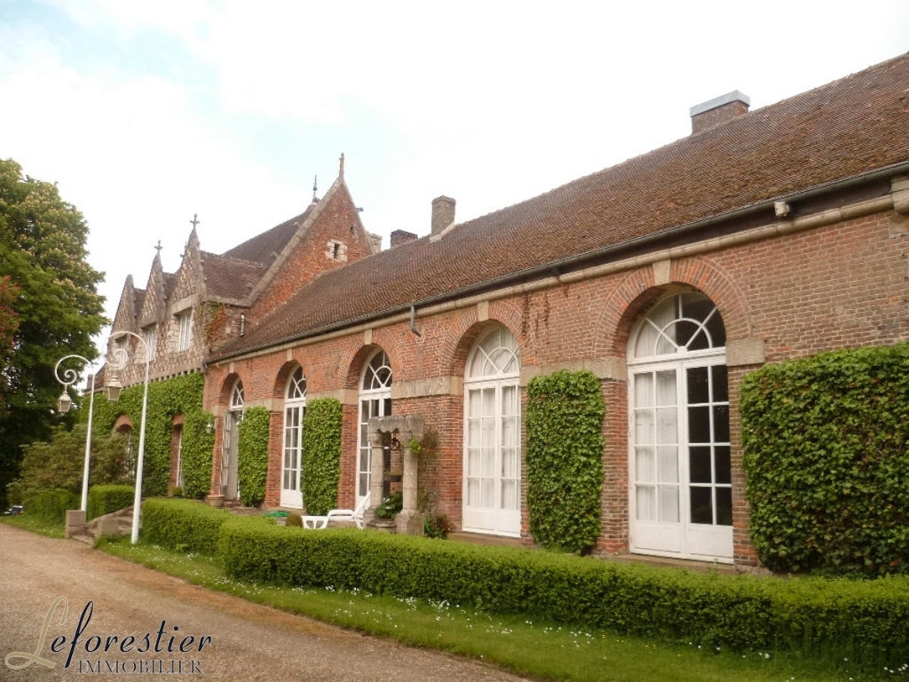 Manoir de style néo-flamand entouré d'un parc exceptionnel à vendre