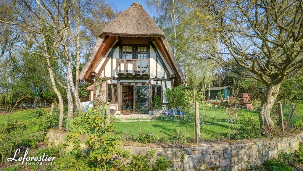Chaumière dans les boucles de la Seine entre Rouen et Le Havre.