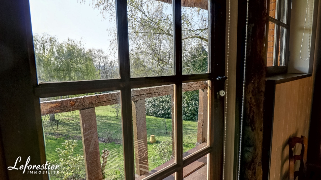 Chaumière dans les boucles de la Seine entre Rouen et Le Havre.